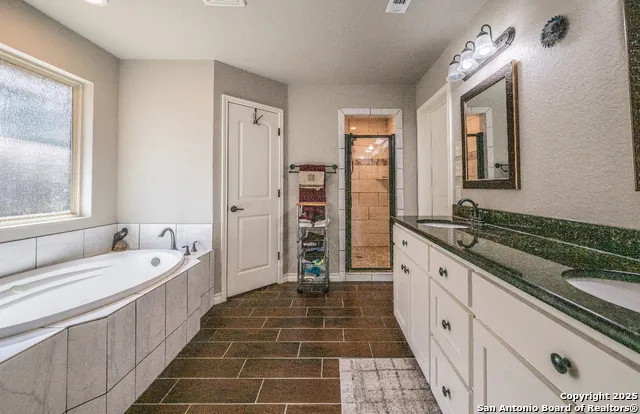 1421 Cottonwood Rd Fischer, TX 78623