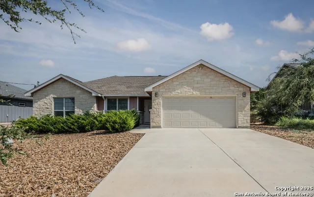 1421 Cottonwood Rd Fischer, TX 78623