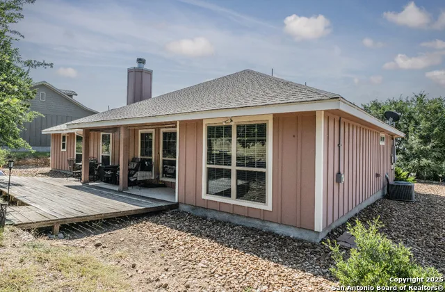 1421 Cottonwood Rd Fischer, TX 78623