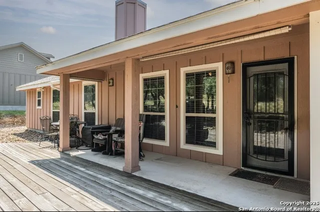 1421 Cottonwood Rd Fischer, TX 78623