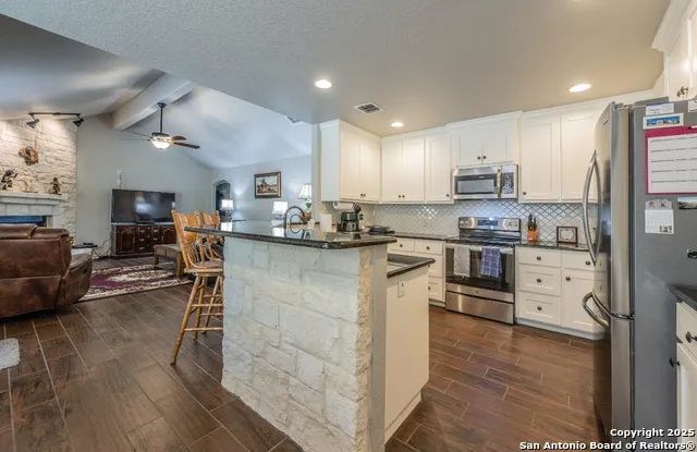 1421 Cottonwood Rd Fischer, TX 78623