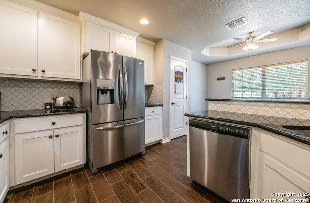 1421 Cottonwood Rd Fischer, TX 78623