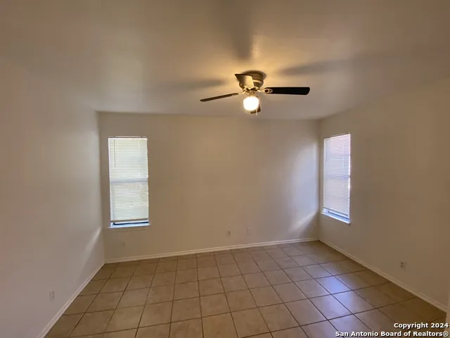 810 STATION ST Converse, TX 78109