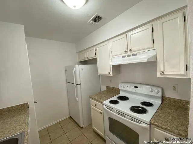 810 STATION ST Converse, TX 78109