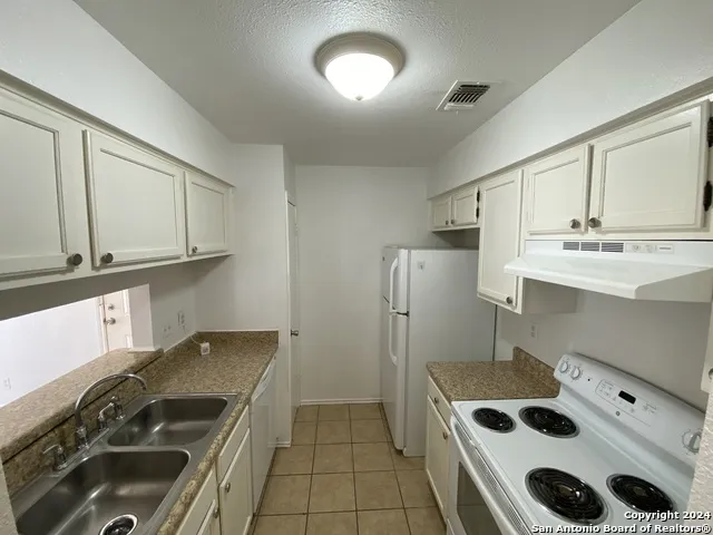 810 STATION ST Converse, TX 78109