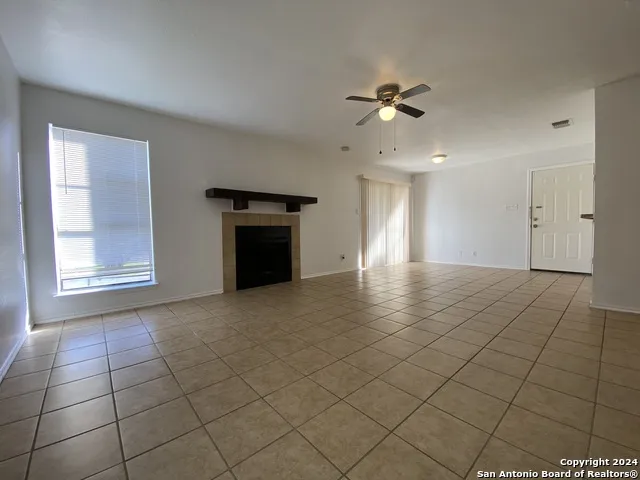 810 STATION ST Converse, TX 78109