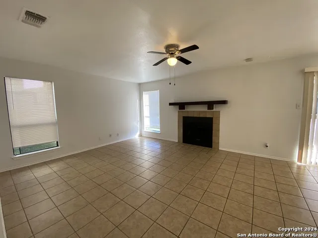 810 STATION ST Converse, TX 78109