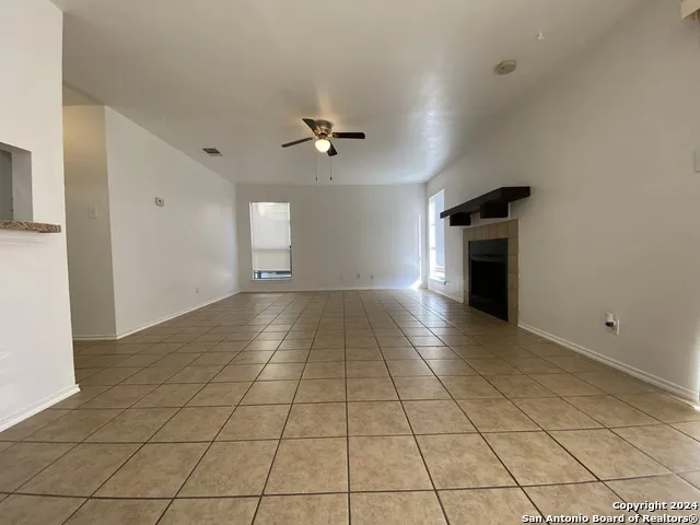 810 STATION ST Converse, TX 78109
