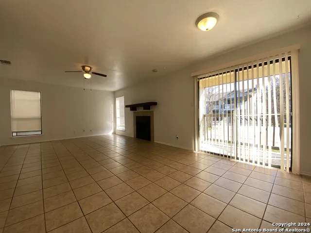 810 STATION ST Converse, TX 78109