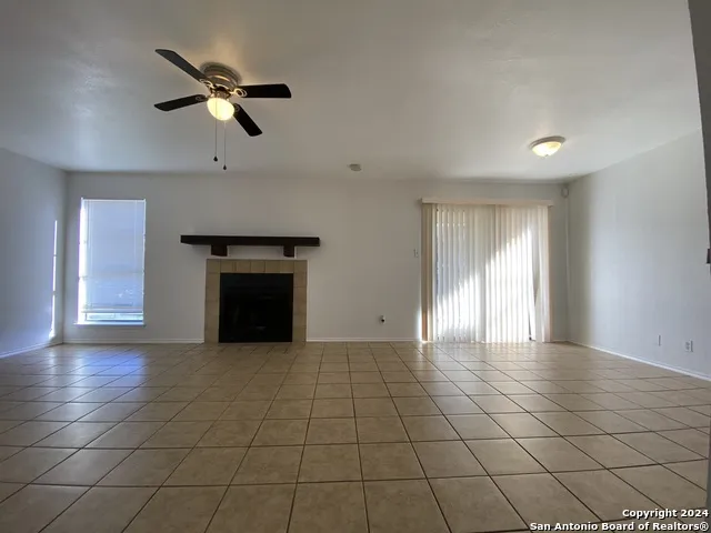 810 STATION ST Converse, TX 78109