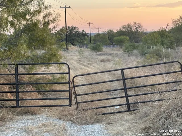 640 County Road 417 McCoy, TX 78113