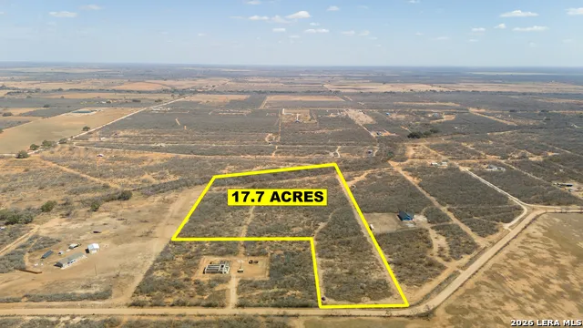 1826 County Road 2537 Moore, TX 78057