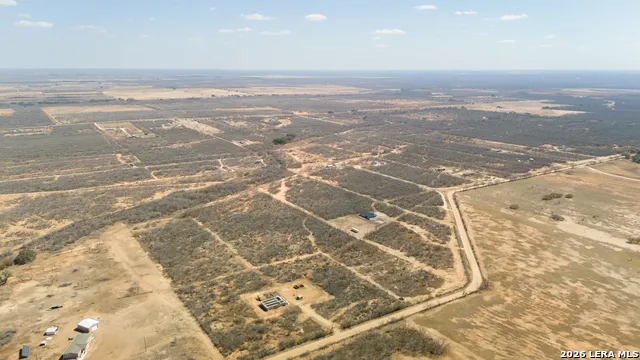 1826 County Road 2537 Moore, TX 78057