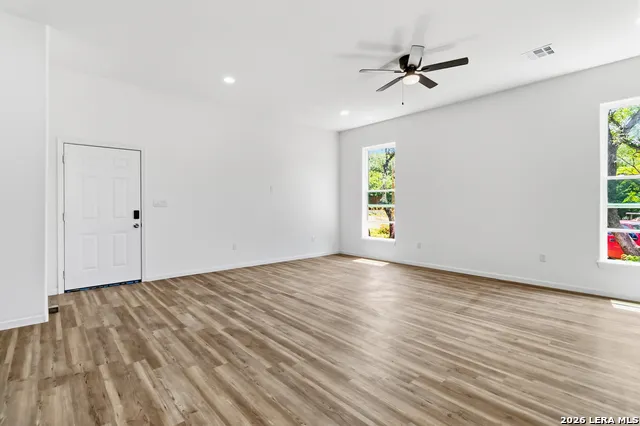 1130 Hidden Fawn Unit 1 Canyon Lake, TX 78133