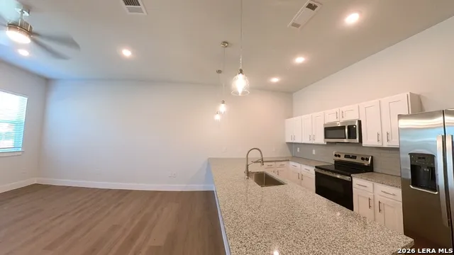 330 E Carson Unit 3102 San Antonio, TX 78208