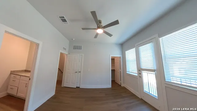 330 E Carson Unit 3103 San Antonio, TX 78208
