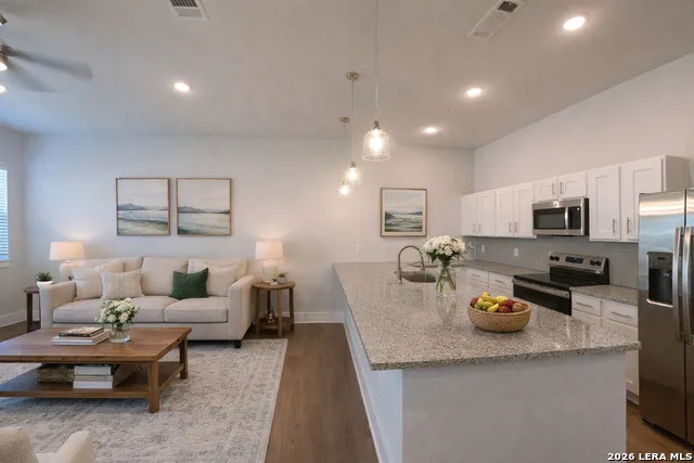 330 E Carson Unit 3103 San Antonio, TX 78208