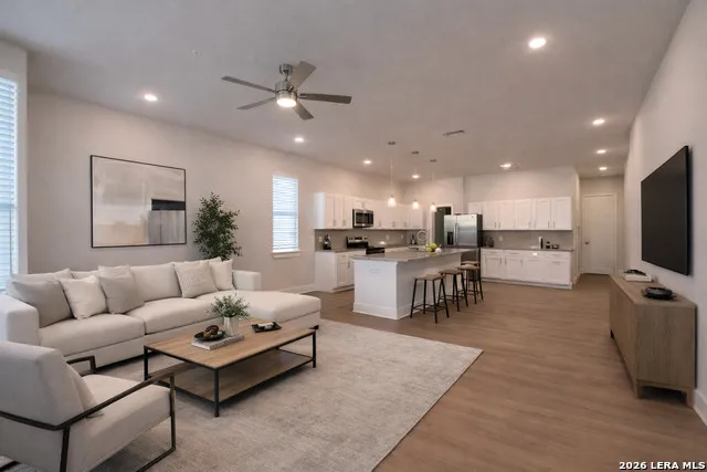 330 E Carson Unit 1201 San Antonio, TX 78208