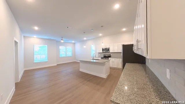 330 E Carson Unit 1201 San Antonio, TX 78208