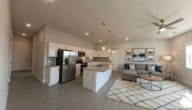330 E Carson Unit 2102 San Antonio, TX 78208