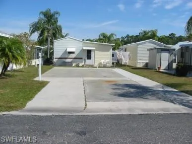 6 Fountain View Boulevard
