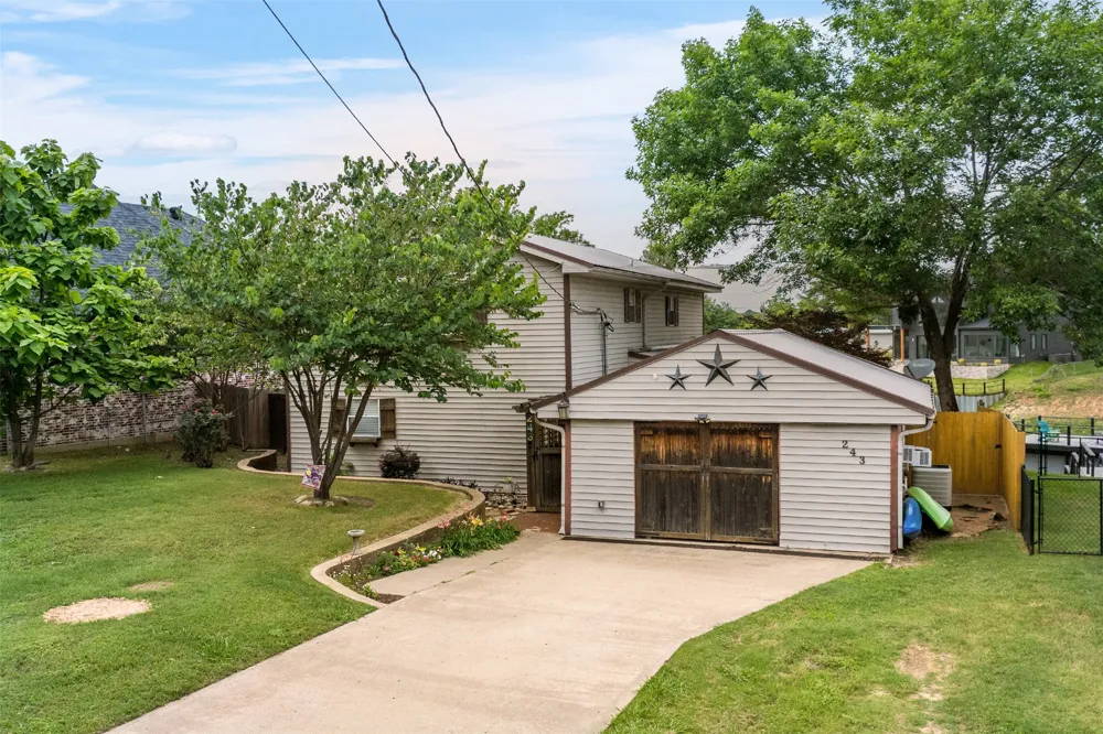 243 Autumn Wood Trail Gun Barrel City, TX 75156