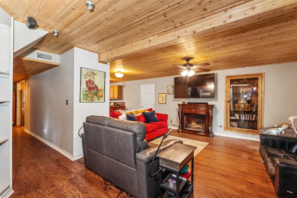 243 Autumn Wood Trail Gun Barrel City, TX 75156