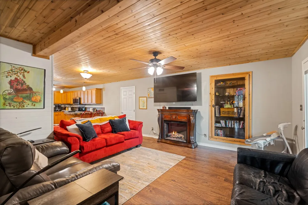 243 Autumn Wood Trail Gun Barrel City, TX 75156