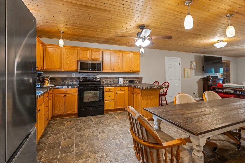 243 Autumn Wood Trail Gun Barrel City, TX 75156