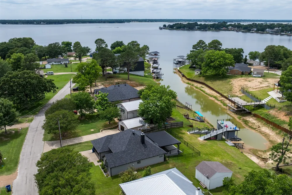 243 Autumn Wood Trail Gun Barrel City, TX 75156