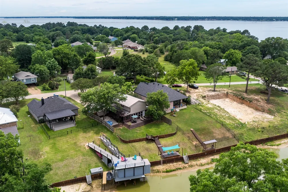 243 Autumn Wood Trail Gun Barrel City, TX 75156