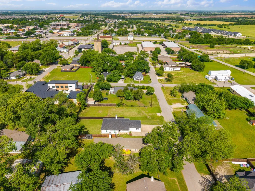 405 E Maple Street Celina, TX 75009