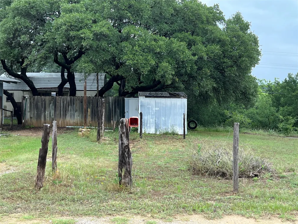 6960 Clifden Drive Brownwood, TX 76801