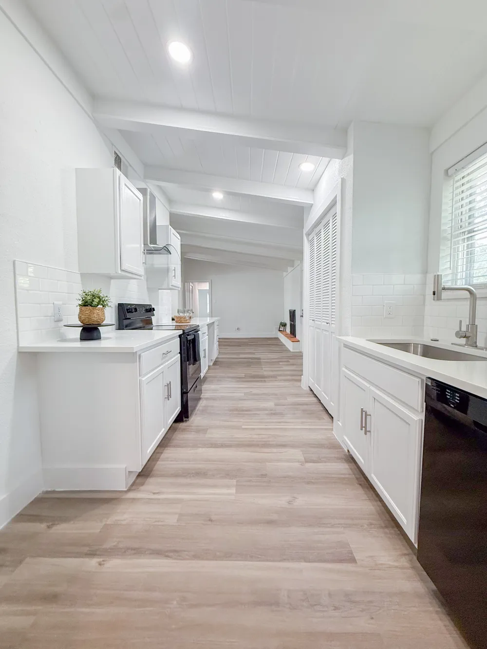 5808 Wales Avenue Fort Worth, TX 76133