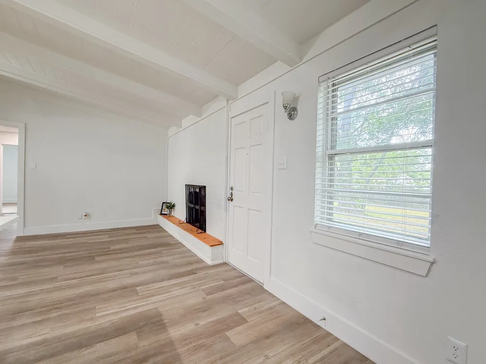 5808 Wales Avenue Fort Worth, TX 76133