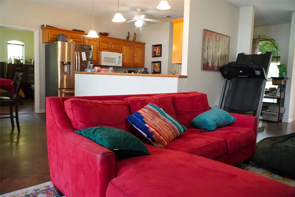 404 E Oakdale Street Keene, TX 76059