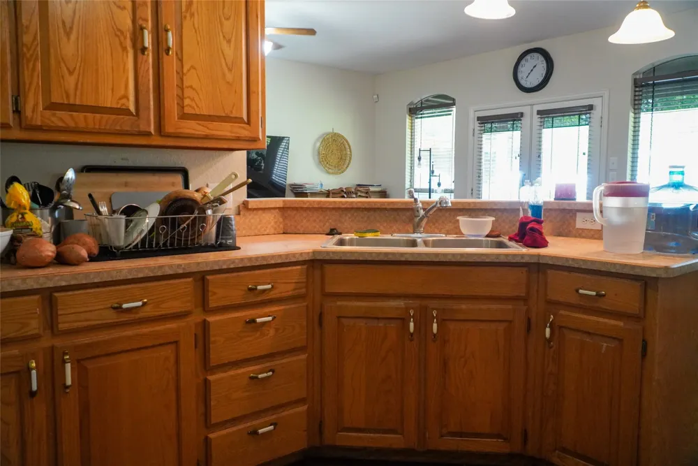 404 E Oakdale Street Keene, TX 76059