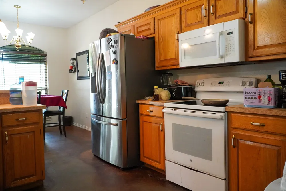 404 E Oakdale Street Keene, TX 76059
