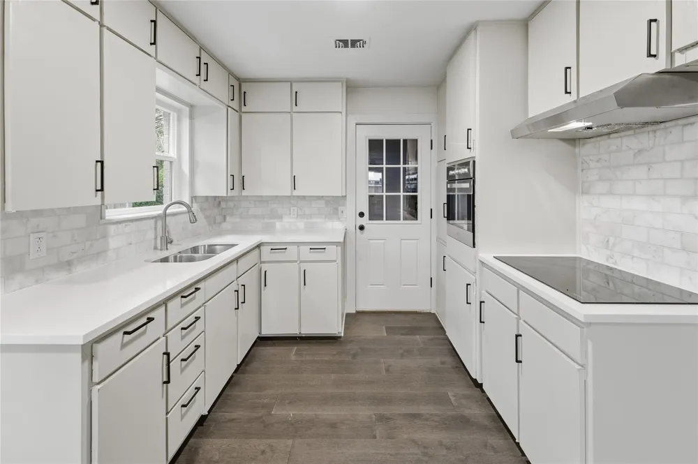 220 Robert Street Burleson, TX 76028