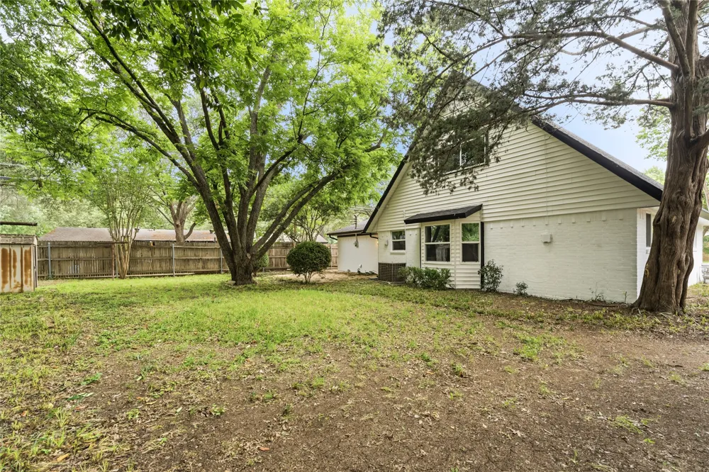220 Robert Street Burleson, TX 76028
