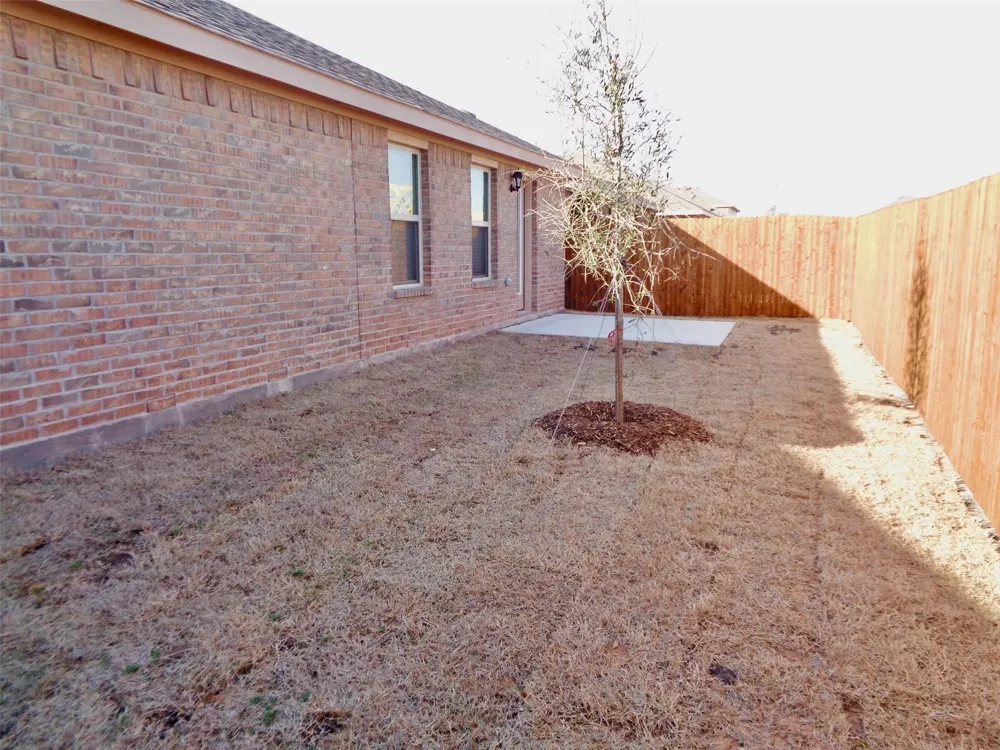 1806 Yale Street Farmersville, TX 75442