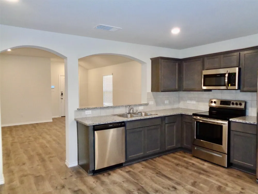 1806 Yale Street Farmersville, TX 75442
