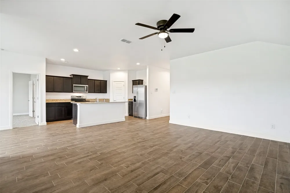 608 Breckenridge Park Drive Alvarado, TX 76009