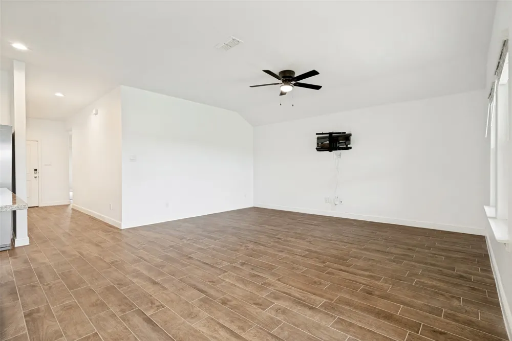 608 Breckenridge Park Drive Alvarado, TX 76009