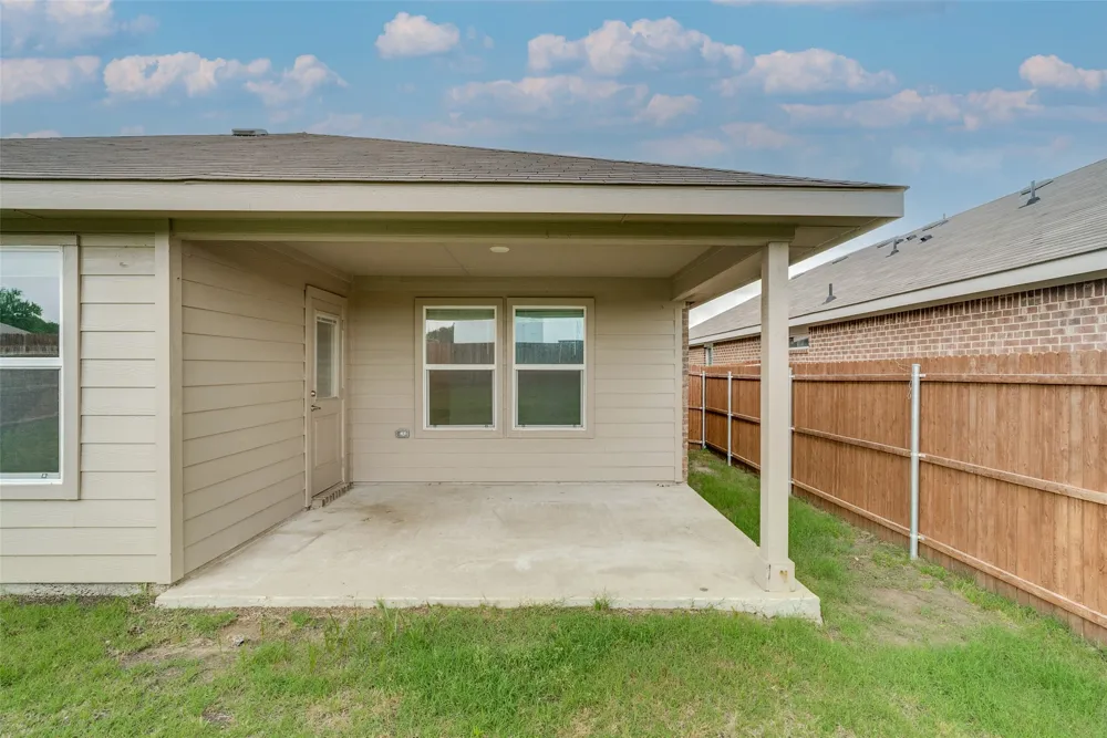 608 Breckenridge Park Drive Alvarado, TX 76009