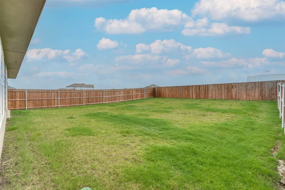 608 Breckenridge Park Drive Alvarado, TX 76009