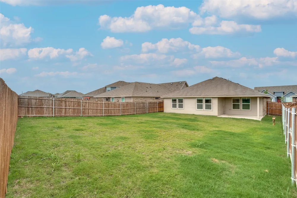608 Breckenridge Park Drive Alvarado, TX 76009