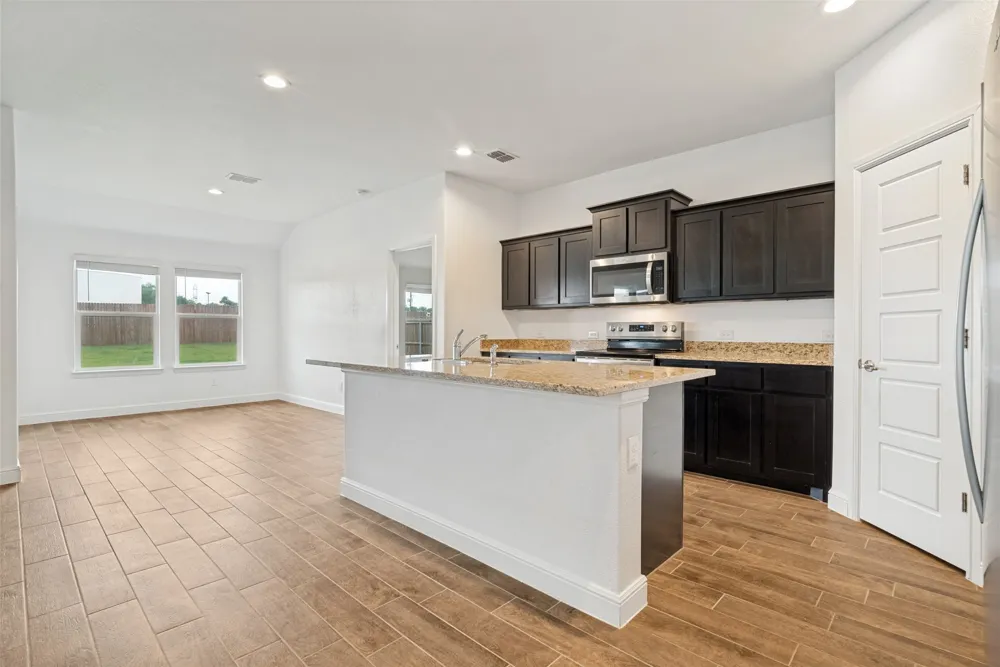 608 Breckenridge Park Drive Alvarado, TX 76009