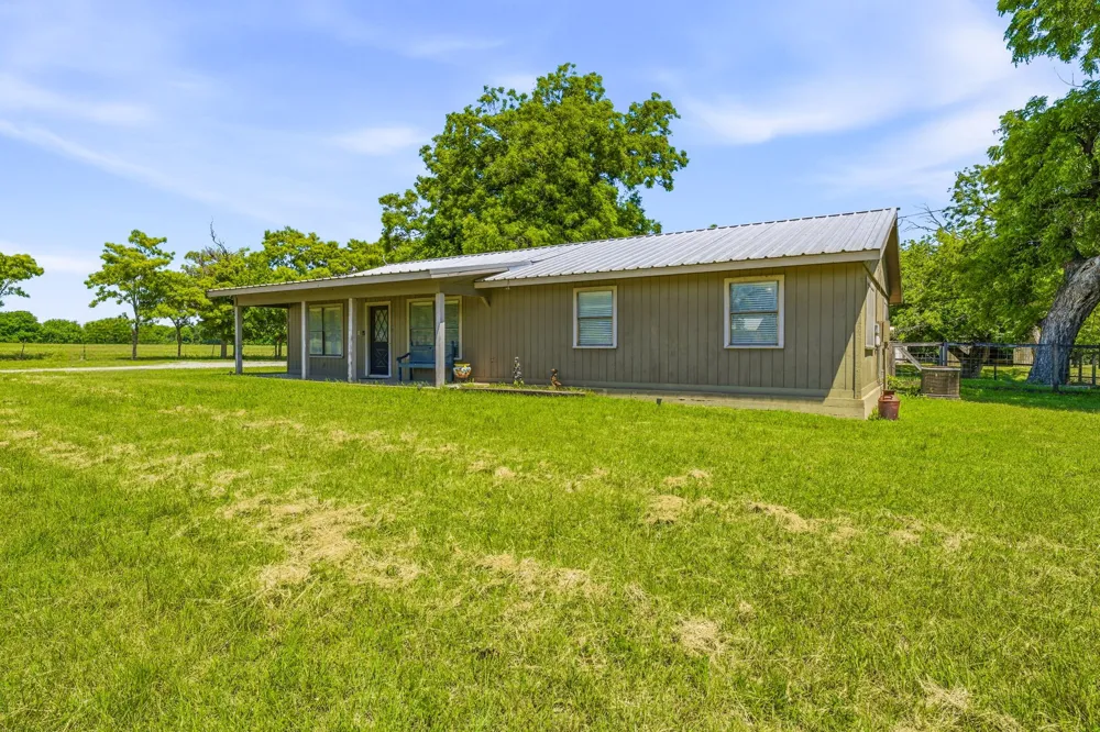 1105 Indian Creek Drive Comanche, TX 76442
