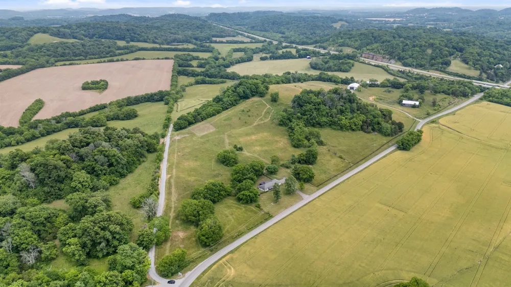 1924 Thompson Station Rd W Thompsons Station, TN 37179